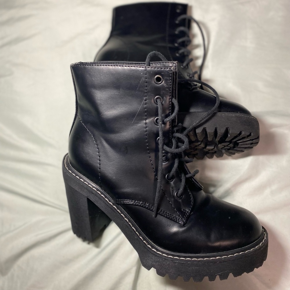 - Madden Girl- 
- Black-
-Size 9 US Women’s-